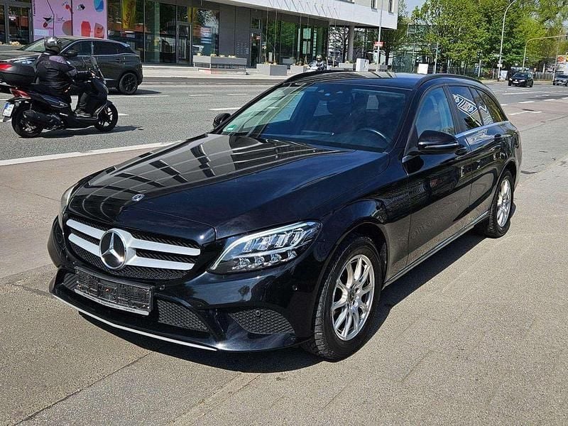 Gebraucht Mercedes C200 Exclusive 160 PS (117 kW) 2021 Schwarz Kombi