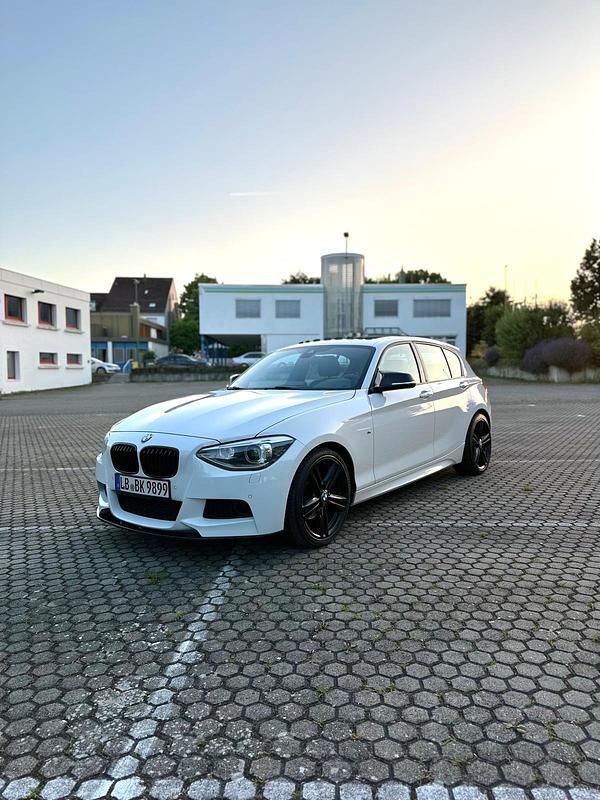 Weiß Gebraucht 2014 BMW 120 Advantage Kleinwagen | 12.900 € (Teuer) - Bild 1/4