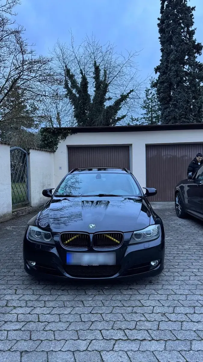 Gebraucht BMW 320 184 PS (135 kW) 2010 Schwarz Kombi