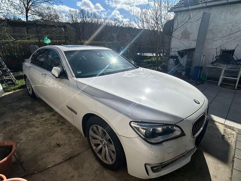 Gebraucht BMW 730 258 PS (189 kW) 2014 Weiß Limousine