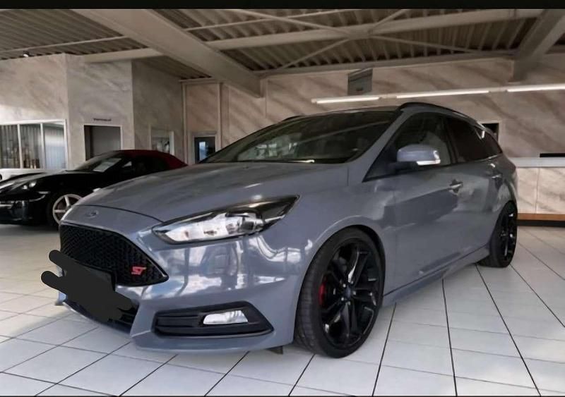 Grau Gebraucht 2016 Ford Focus ST Kombi | 10.500 € (Guter Preis) - Bild 1/4