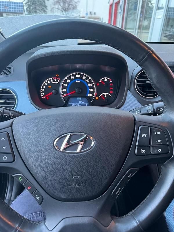 Gebraucht Hyundai i10 66 PS (48 kW) 2015 Schwarz Kleinwagen