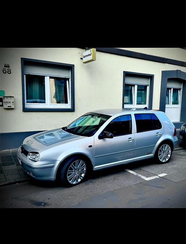 Gebraucht VW Golf IV 130 PS (95 kW) 2002 Silber Kleinwagen
