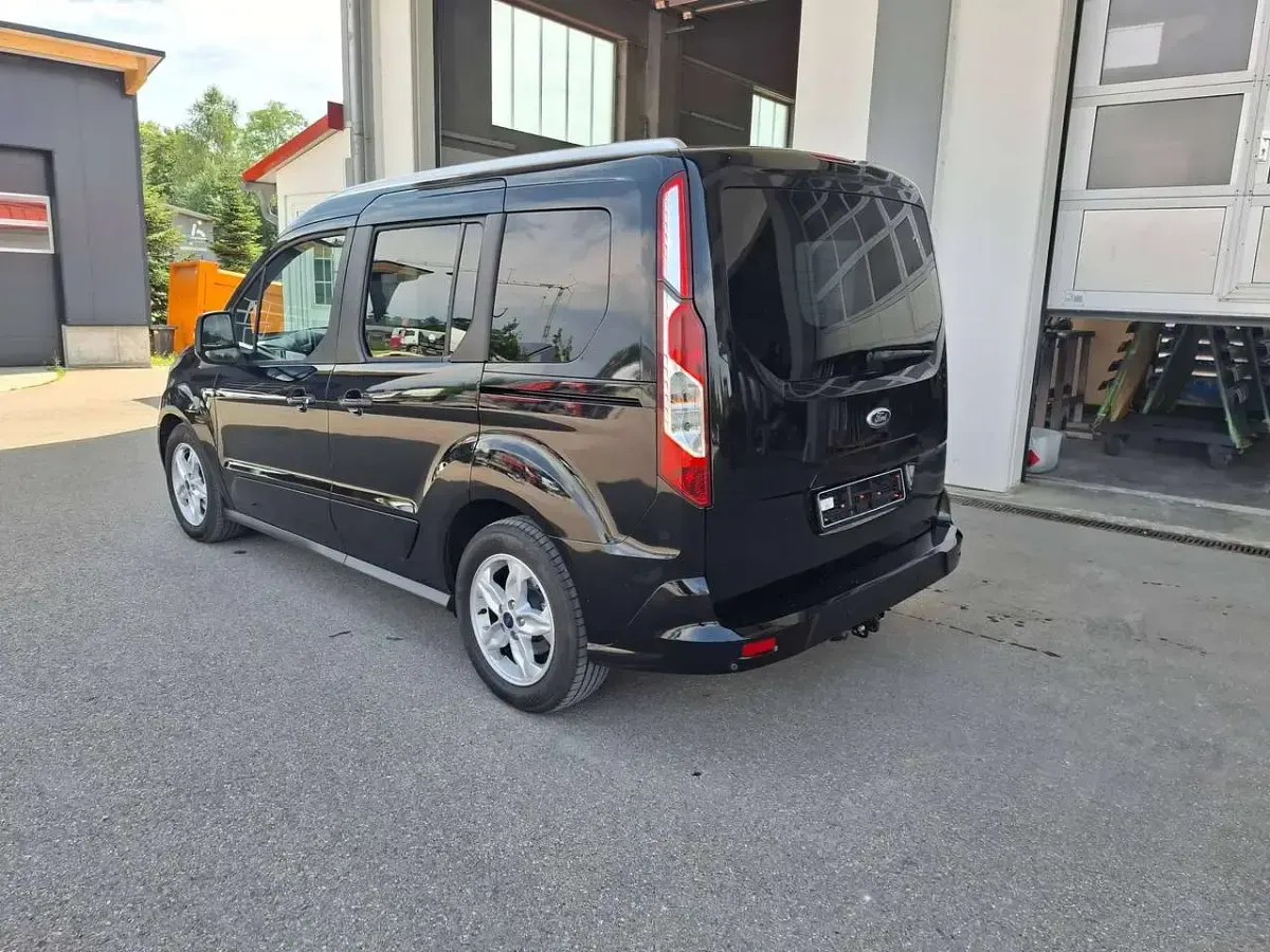 Gebraucht Ford Tourneo Connect Titanium 101 PS (74 kW) 2015 Iridiumschwarz metallic Van / Kleinbus
