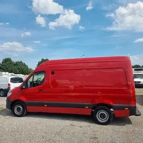 Używany Mercedes Sprinter 571 KM (419 kW) 2012 Czarny Van