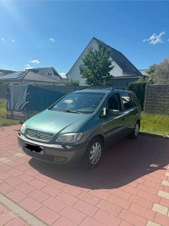 Grün Gebraucht 2001 Opel Zafira Elegance Van / Kleinbus | 1.999 € (Fairer Preis) - Bild 1/4