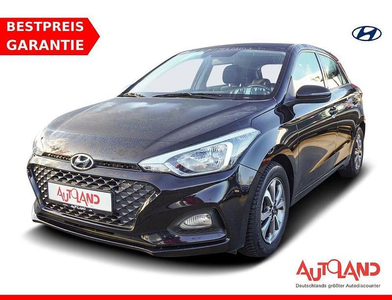 Pantom black pearl Gebraucht 2016 Hyundai i20 Classic Kleinwagen | 8.900 € (Teuer) - Bild 1/4