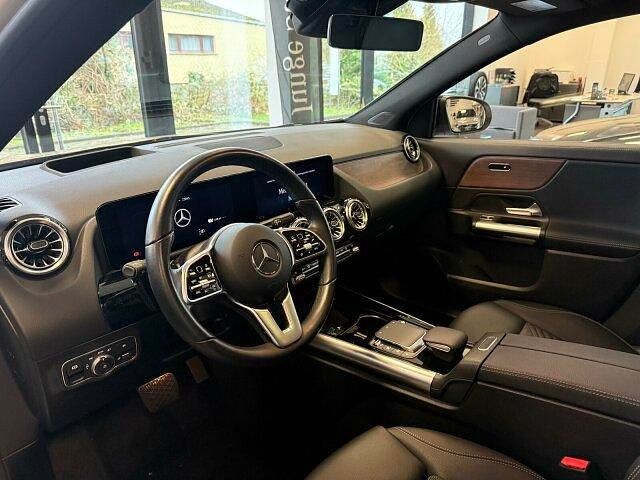 Gebraucht Mercedes GLA250 Progressive 161 PS (118 kW) 2022 Unilack polarweiß SUV