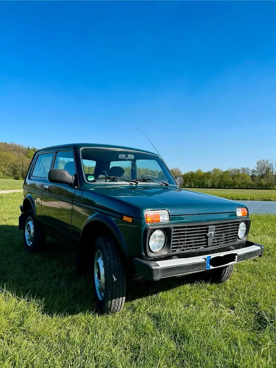 Second-hand Lada niva 82 CP (60 kW) 2010 Verde SUV