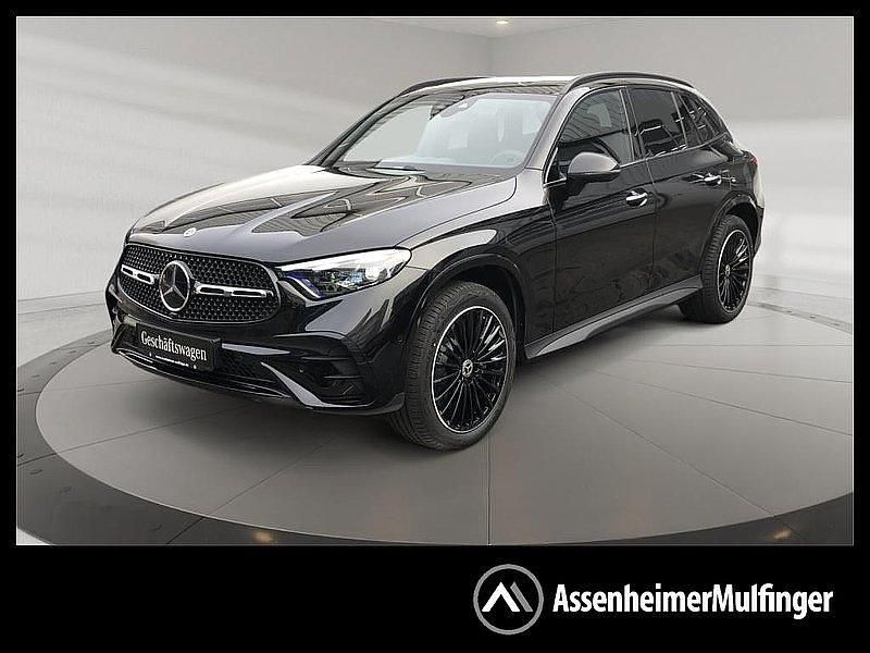 Metalliclack obsidianschwarz Gebraucht 2025 Mercedes GLC300e SUV | 75.690 € - Bild 1/4