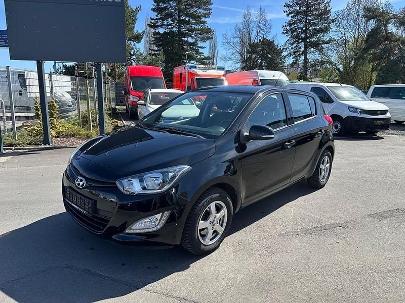 Gebraucht Hyundai i20 Trend 86 PS (63 kW) 2014 Schwarz Kleinwagen