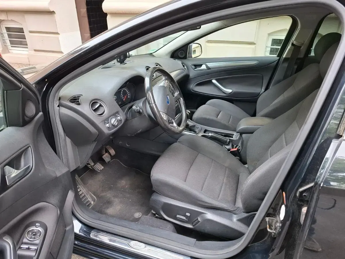 Gebraucht Ford Mondeo Titanium 160 PS (117 kW) 2011 Schwarz Kombi