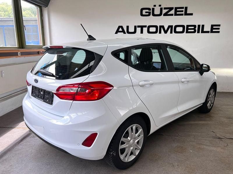 Gebraucht Ford Fiesta Cool & Connect 75 PS (55 kW) 2021 Weiß Kleinwagen