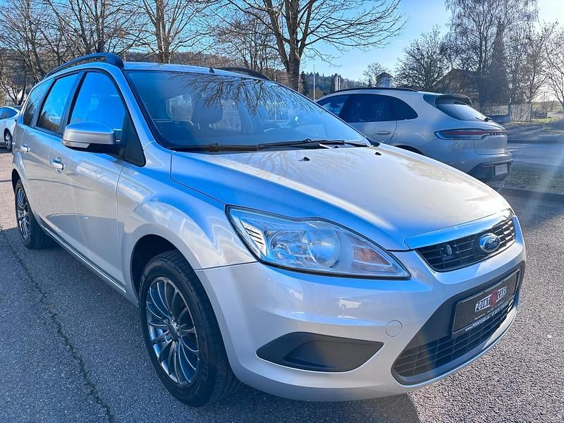Gebraucht Ford Focus Ambiente 125 PS (91 kW) 2008 Silber Kombi