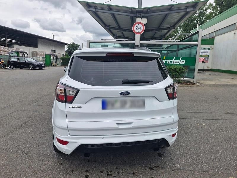 Gebraucht Ford Kuga ST-Line 180 PS (132 kW) 2018 Weiß SUV