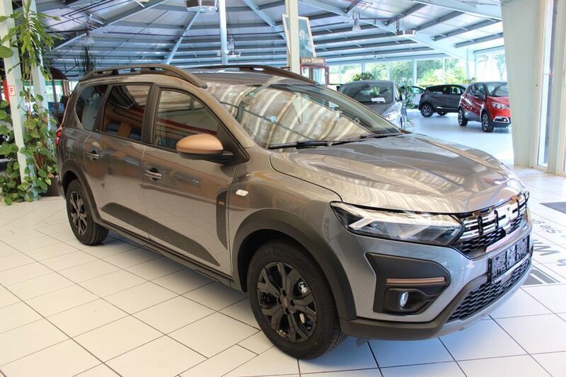 Gebraucht Dacia Jogger Extreme 110 PS (80 kW) 2024 Grau Van / Kleinbus