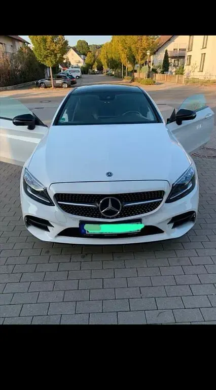 Gebraucht Mercedes C300 AMG 258 PS (189 kW) 2018 Weiß Coupé