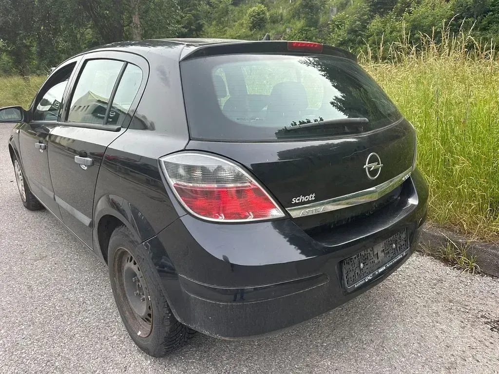 Gebraucht Opel Astra Selection 90 PS (66 kW) 2009 Schwarz Limousine