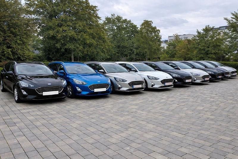 Gebraucht Ford Focus Cool & Connect 120 PS (88 kW) 2021 Blau Limousine