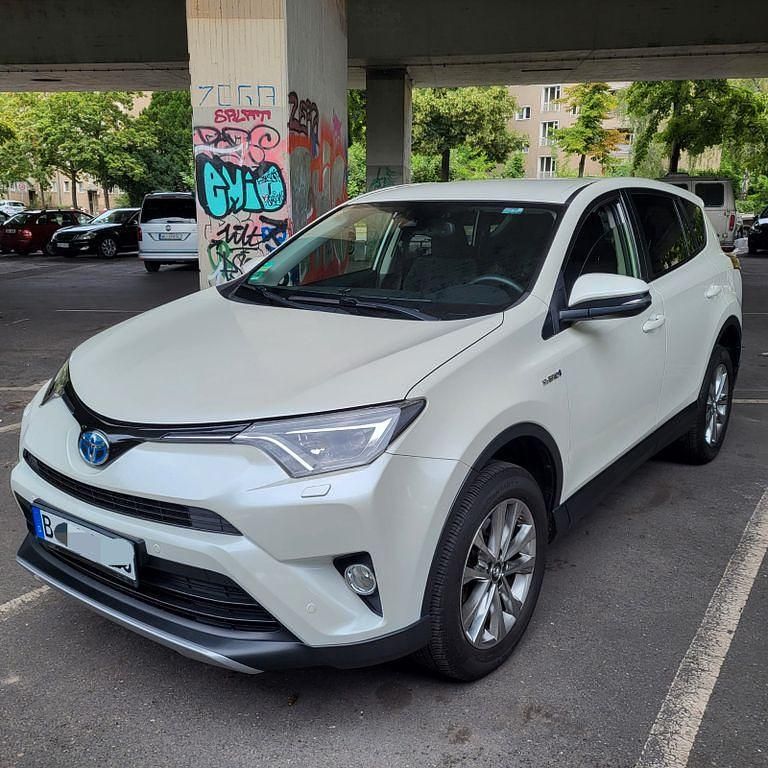 Weiß Gebraucht 2018 Toyota RAV4 Edition-S SUV | 20.900 € (Fairer Preis) - Bild 1/4