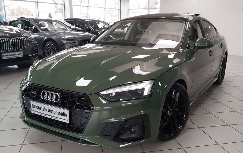 Distriktgrün (metallic) Gebraucht 2021 Audi A5 Sportback Ambiente Coupé | 34.599 € (Fairer Preis) - Bild 1/2