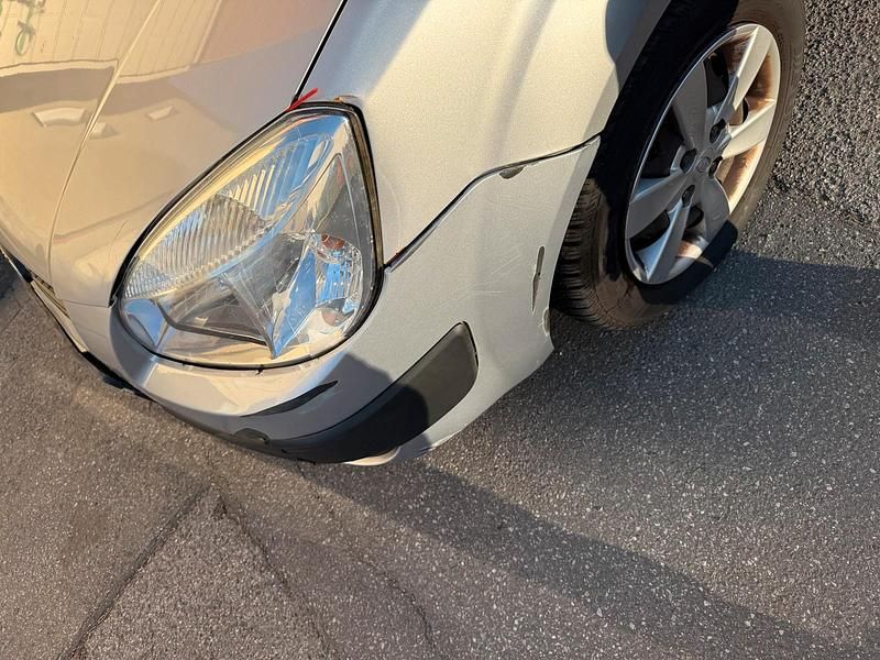 Grau Gebraucht 2008 Kia Rio Limousine | 1.250 € - Bild 1/4