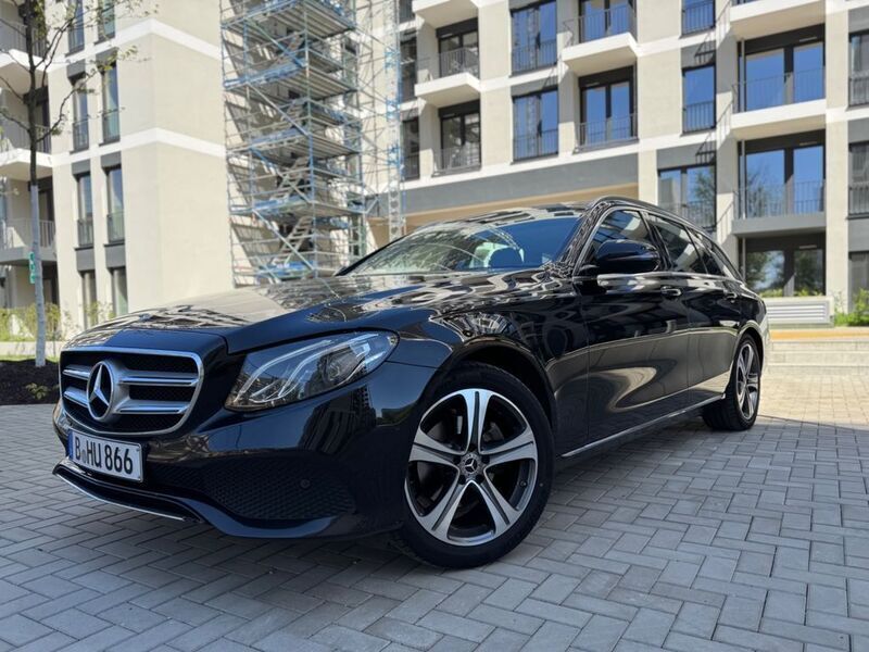 Schwarz Gebraucht 2016 Mercedes 220 Kombi | 16.500 € - Bild 1/4