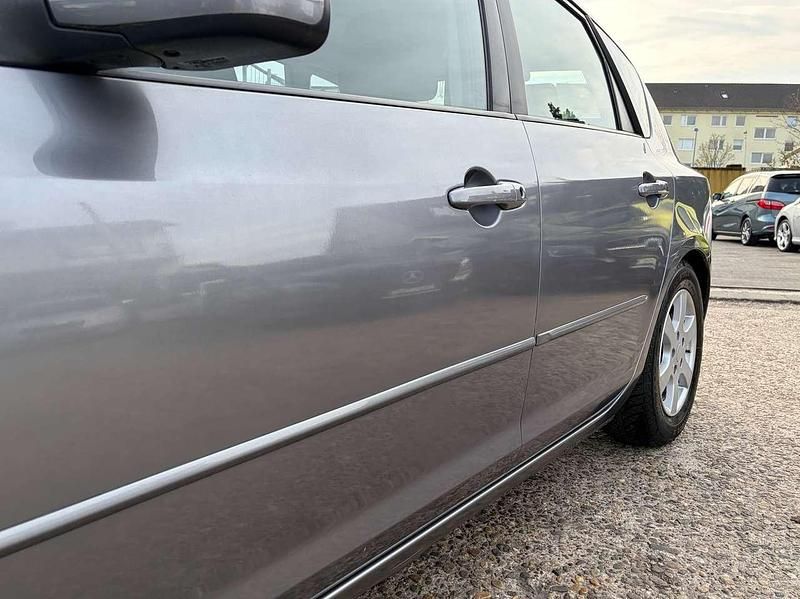 Usado Mazda 3 Active 105 HP (77 kW) 2005 Cinzento Citadino