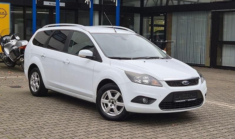 Weiß Gebraucht 2010 Ford Focus Style Limousine | 2.999 € (Guter Preis) - Bild 1/4