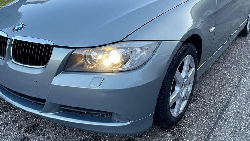 Gebraucht BMW 320 150 PS (110 kW) 2006 Grau Limousine