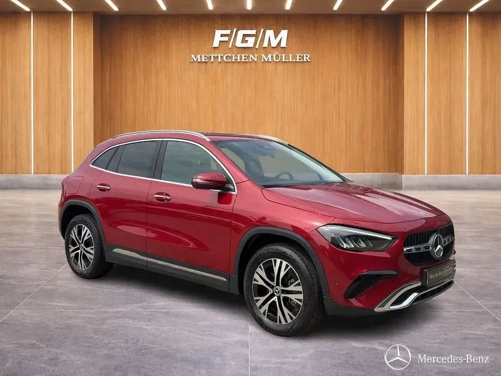 Gebraucht Mercedes GLA250 Progressive 218 PS (160 kW) 2024 Patagonienrot SUV