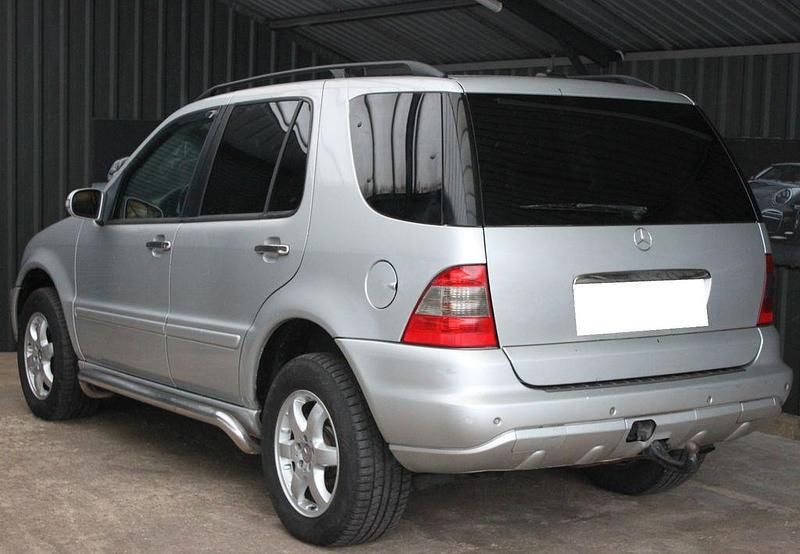 Gebraucht Mercedes ML270 163 PS (119 kW) 2003 Silber SUV
