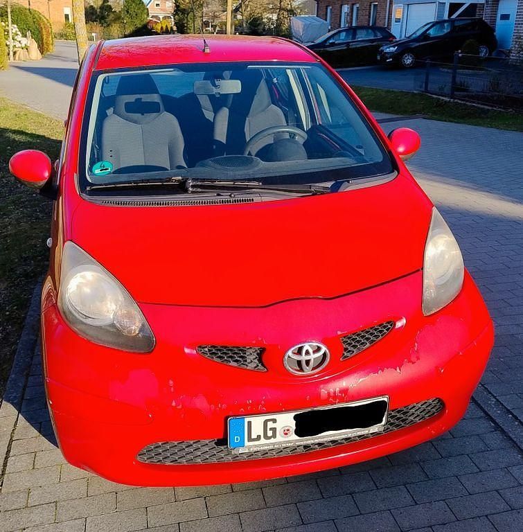 Gebraucht Toyota Aygo 68 PS (50 kW) 2007 Rot Kleinwagen