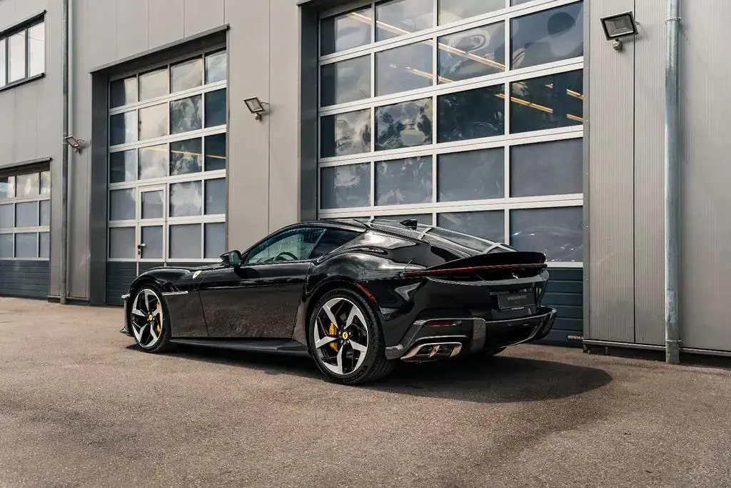 Neu Ferrari 12 Cilindri 825 PS (606 kW) 2026 Schwarz Coupé
