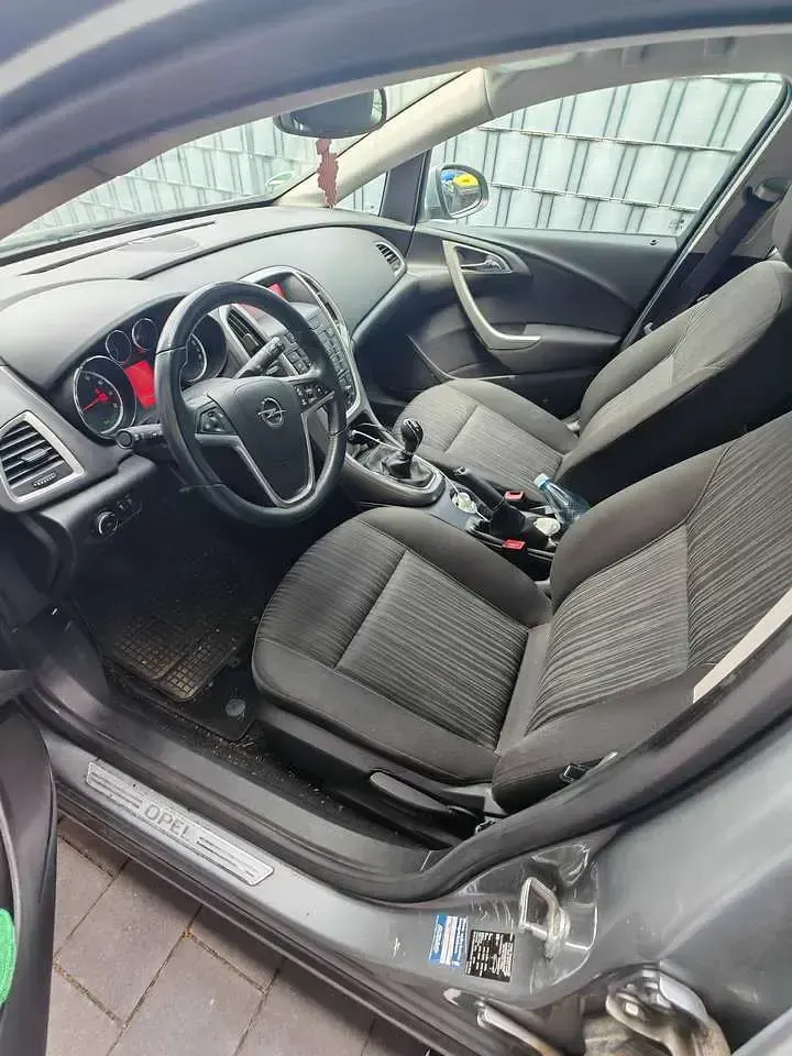 Gebraucht Opel Astra Edition 101 PS (74 kW) 2010 Grau Limousine