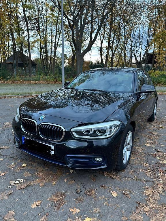 Schwarz Gebraucht 2016 BMW 118 Sport Line Kleinwagen | 14.600 € (Etwas zu teuer) - Bild 1/4