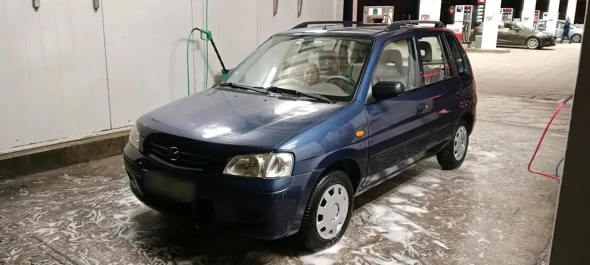 Gebraucht Mazda Demio 70 PS (51 kW) 2000 Blau Kleinwagen