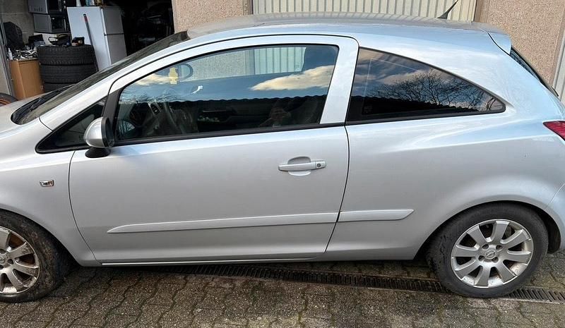 Gebraucht Opel Corsa 80 PS (58 kW) 2007 Silber Kleinwagen
