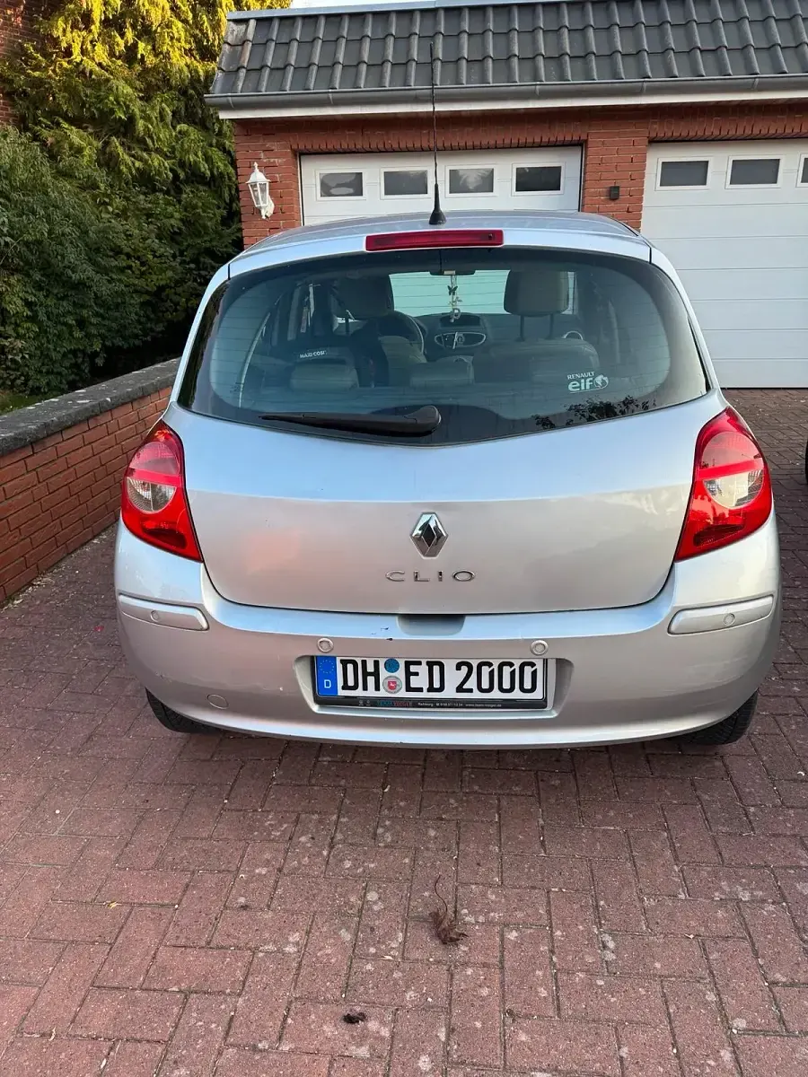 Gebraucht Renault Clio III 139 PS (102 kW) 2006 Silber Kleinwagen