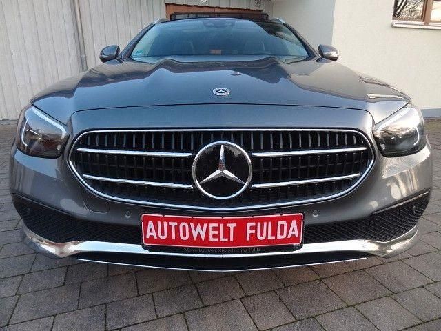 Gebraucht Mercedes E400 Avantgarde 330 PS (242 kW) 2022 Grau Limousine