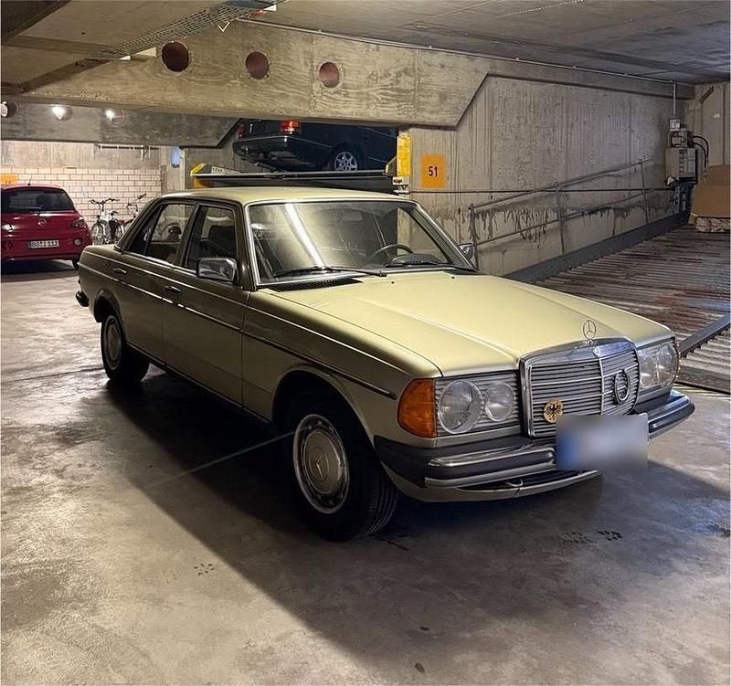 Gebraucht Mercedes 250 140 PS (102 kW) 1981 Grün Limousine