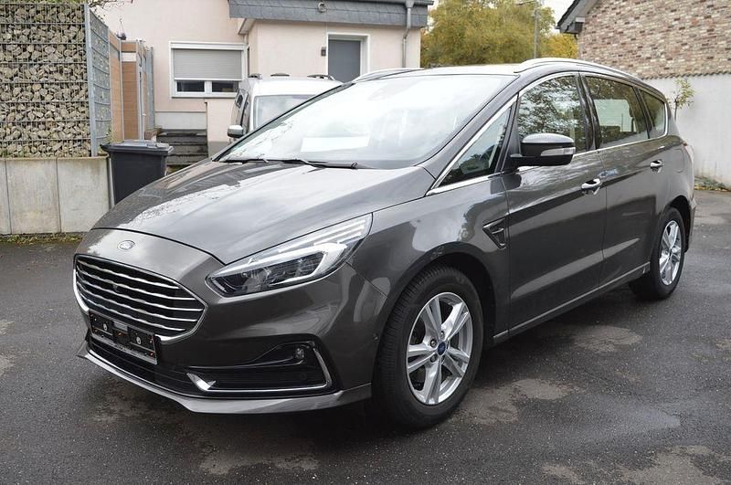 Gebraucht Ford S-MAX Titanium 190 PS (139 kW) 2022 Grau Van / Kleinbus
