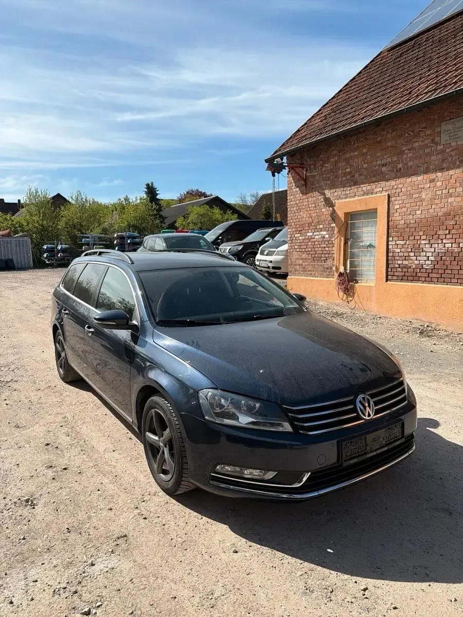 Usata VW Passat 160 CV (117 kW) 2012 Blu Station wagon
