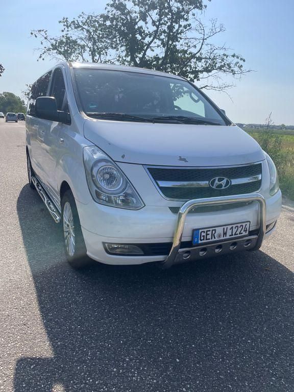 Gebraucht Hyundai H-1 170 PS (125 kW) 2011 Weiß Van / Kleinbus