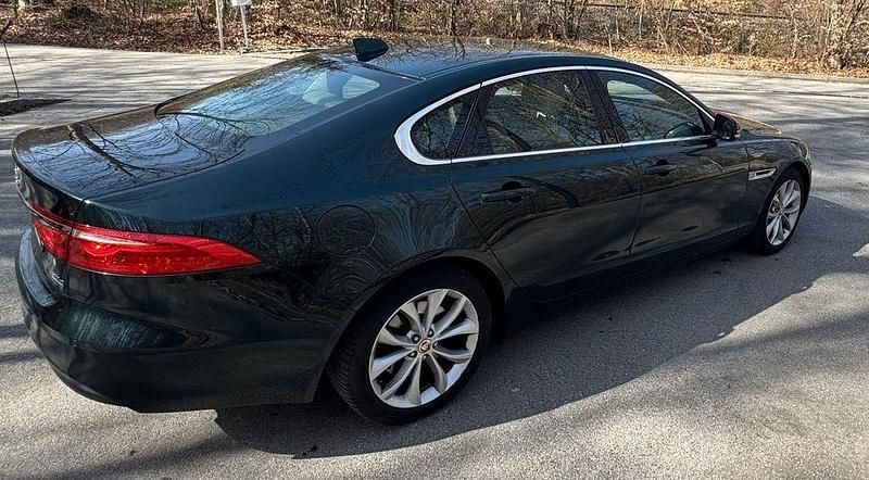 Gebraucht Jaguar XF 179 PS (131 kW) 2017 Grün Limousine