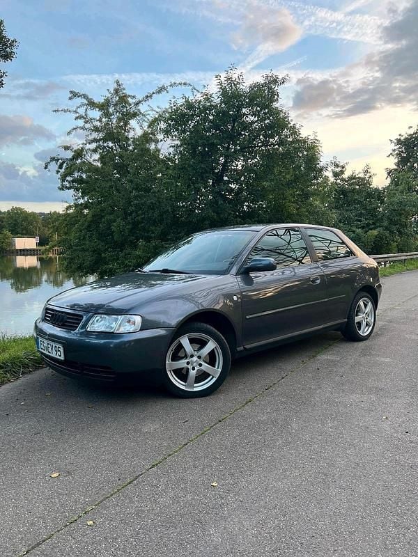 Grau Gebraucht 1999 Audi A3 Ambiente Kleinwagen | 1.100 € (Guter Preis) - Bild 1/4