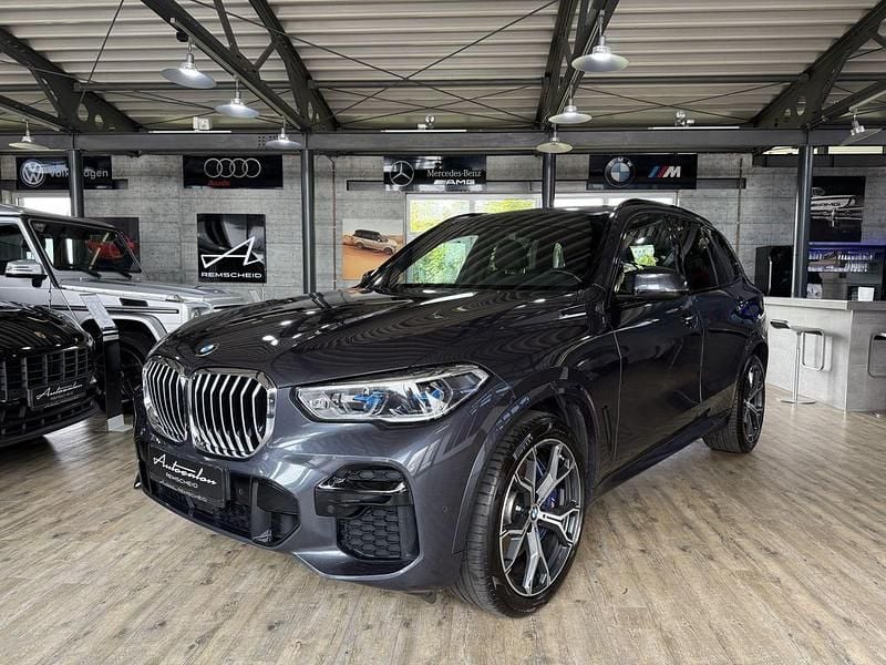 Arktikgrau brillanteffekt Gebraucht 2022 BMW X5 M Sport SUV | 58.990 € (Fairer Preis) - Bild 1/4