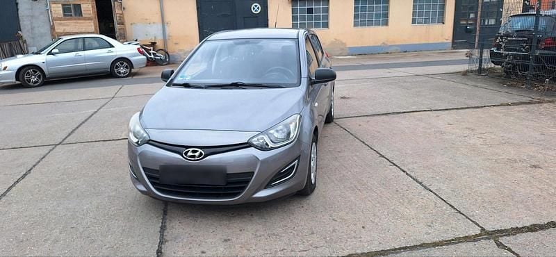 Gebraucht Hyundai i20 86 PS (63 kW) 2013 Grau Kleinwagen