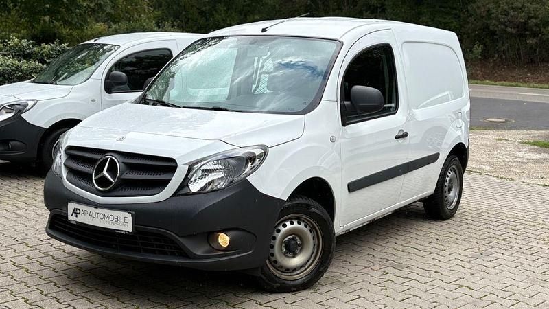 Weiß Gebraucht 2020 Mercedes Citan 108 Van / Kleinbus | 12.350 € (Fairer Preis) - Bild 1/4