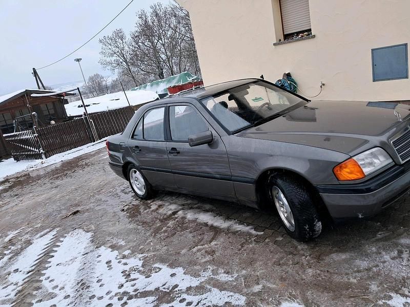 Gebraucht 1994 Mercedes C200 Limousine | 1.500 € - Bild 1/4